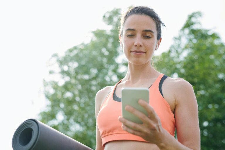 A woman reading The Venvy Method on her phone
